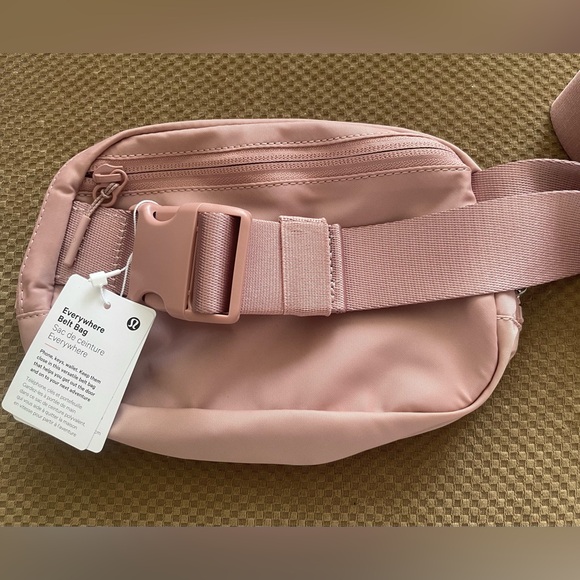🌟SOLD🌟NWT Lululemon Everything Belt Bag -Sold Out color Blush Rose Pink - Picture 3 of 6